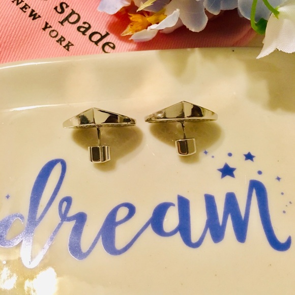 KATE SPADE ♠️ HERITAGE SPADE HEART STUDS EARRINGS - Picture 4 of 8